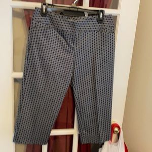 Black & White Capris, Size 4, EXCELLENT Condition.